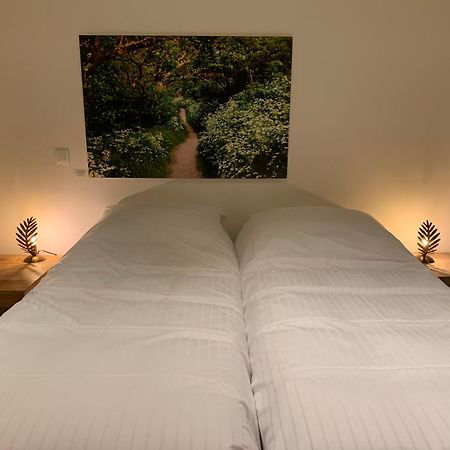De Lotuspoort Met Mihr'S B&B In De Abdij Van Борнем Экстерьер фото
