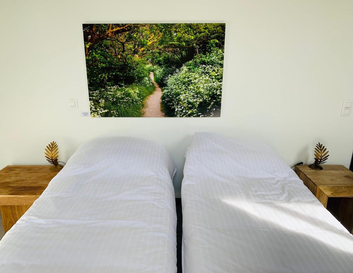 De Lotuspoort Met Mihr'S B&B In De Abdij Van Борнем Экстерьер фото