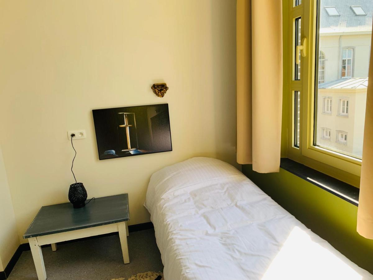 De Lotuspoort Met Mihr'S B&B In De Abdij Van Борнем Экстерьер фото