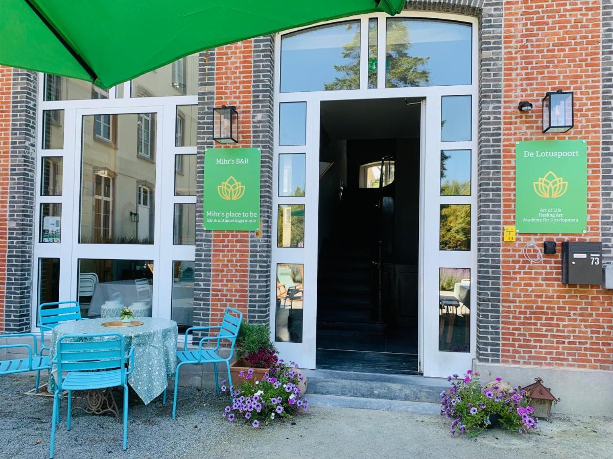 De Lotuspoort Met Mihr'S B&B In De Abdij Van Борнем Экстерьер фото