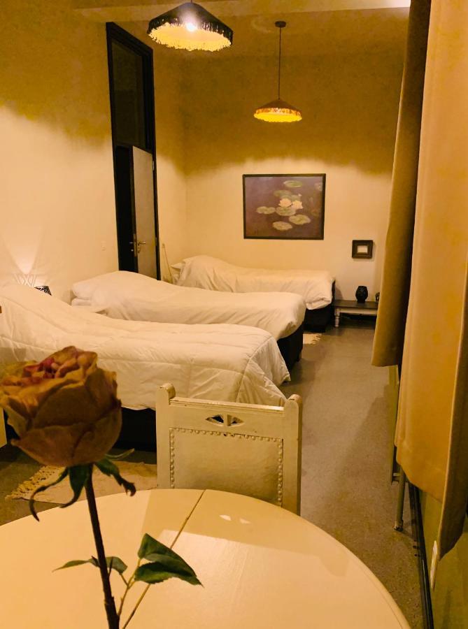 De Lotuspoort Met Mihr'S B&B In De Abdij Van Борнем Экстерьер фото