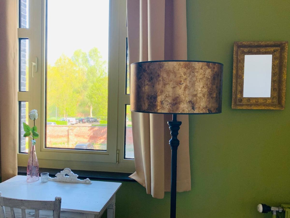 De Lotuspoort Met Mihr'S B&B In De Abdij Van Борнем Экстерьер фото