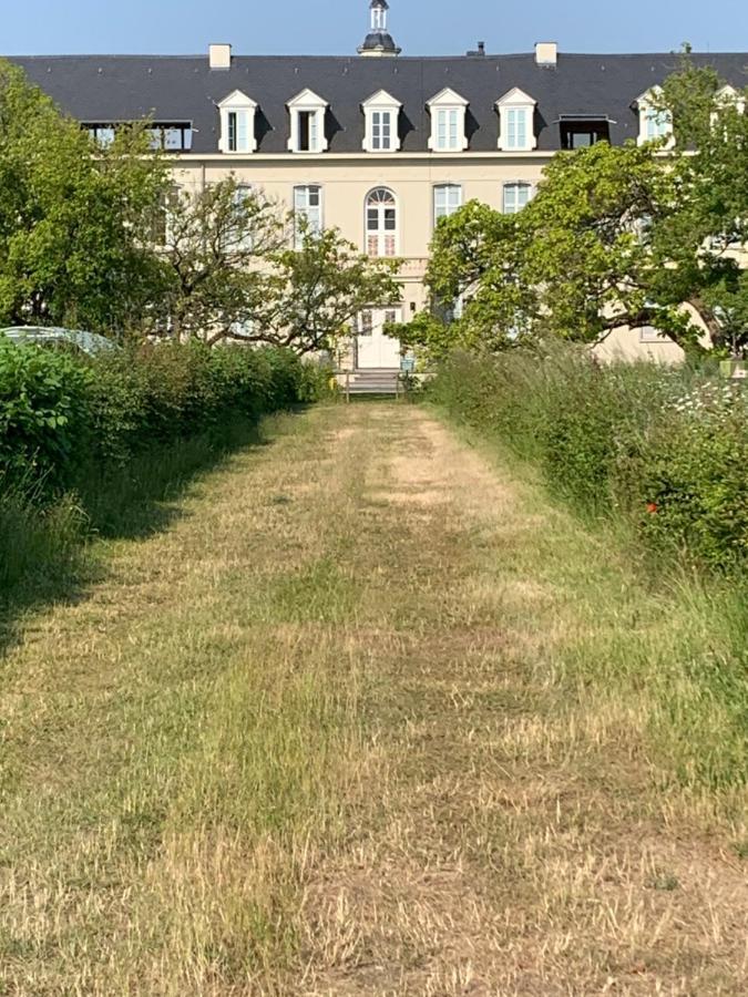 De Lotuspoort Met Mihr'S B&B In De Abdij Van Борнем Экстерьер фото