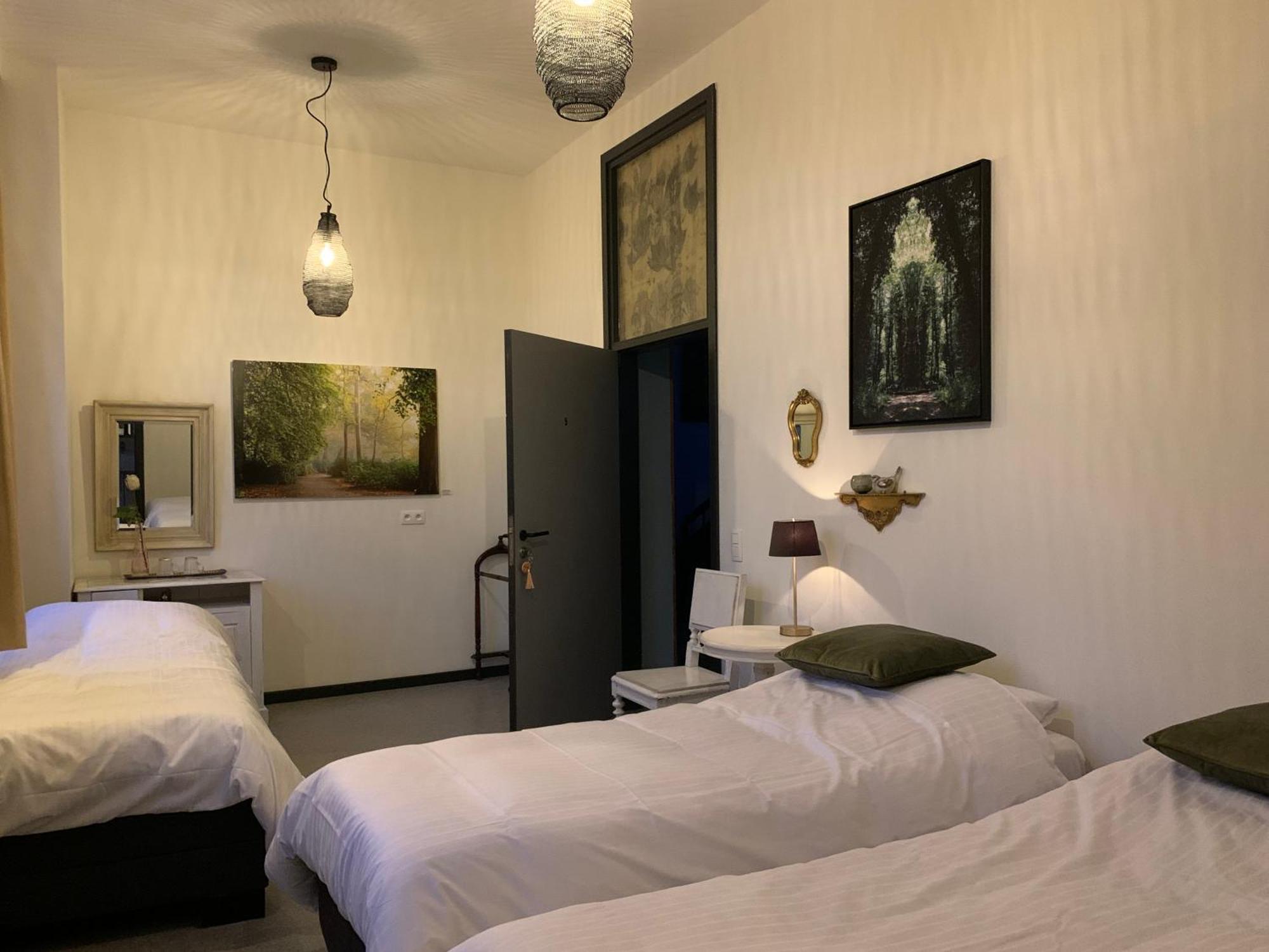 De Lotuspoort Met Mihr'S B&B In De Abdij Van Борнем Экстерьер фото