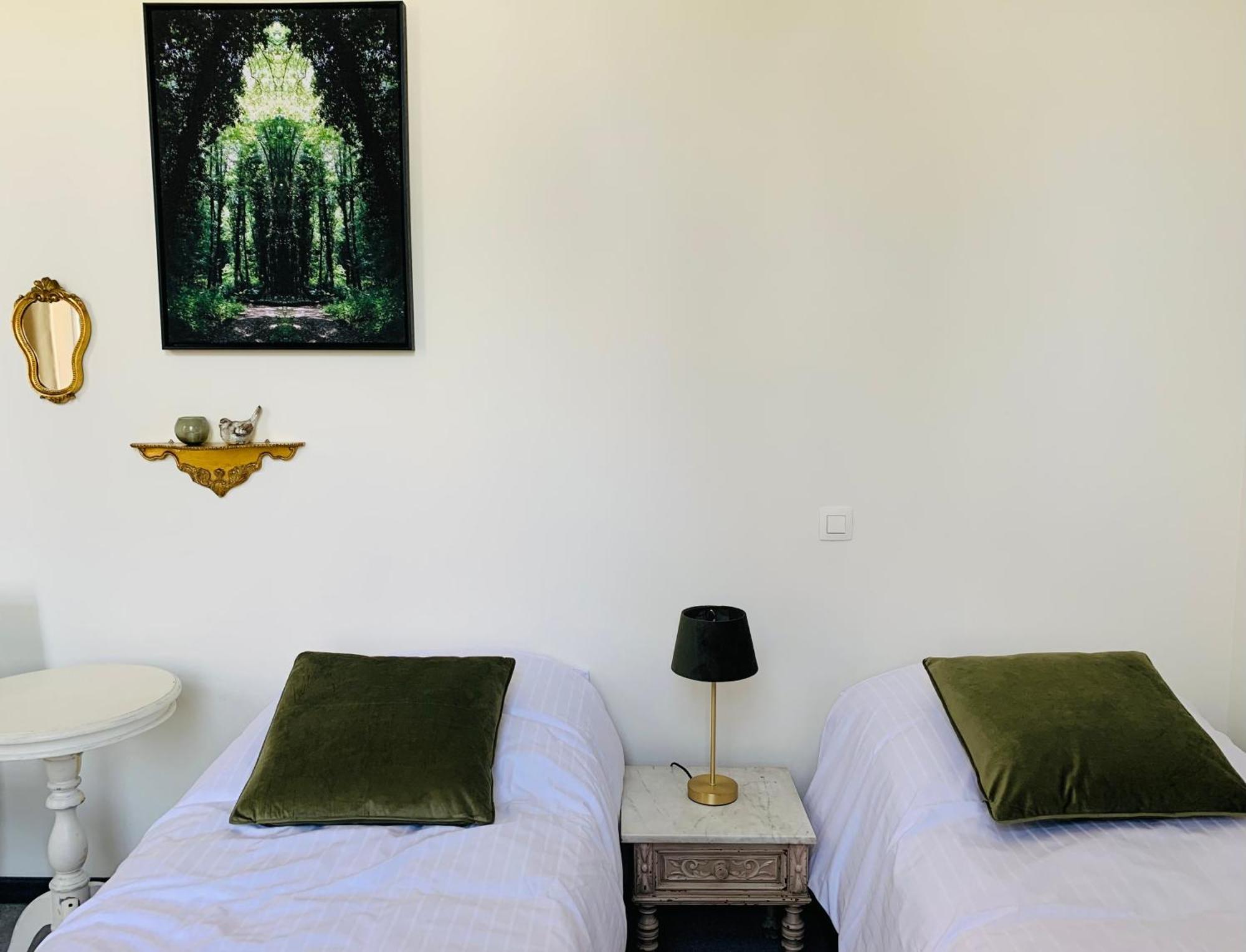 De Lotuspoort Met Mihr'S B&B In De Abdij Van Борнем Экстерьер фото
