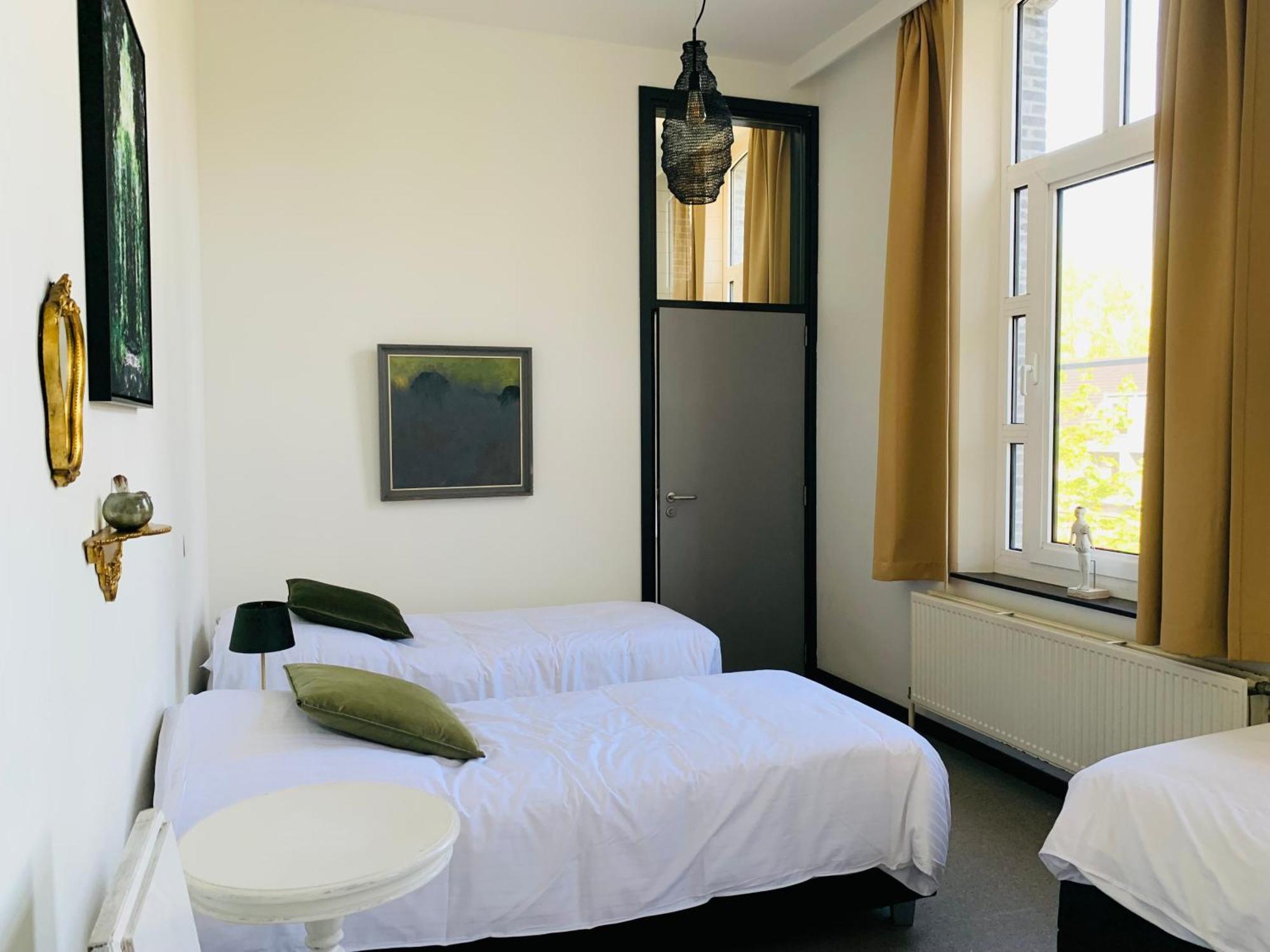De Lotuspoort Met Mihr'S B&B In De Abdij Van Борнем Экстерьер фото