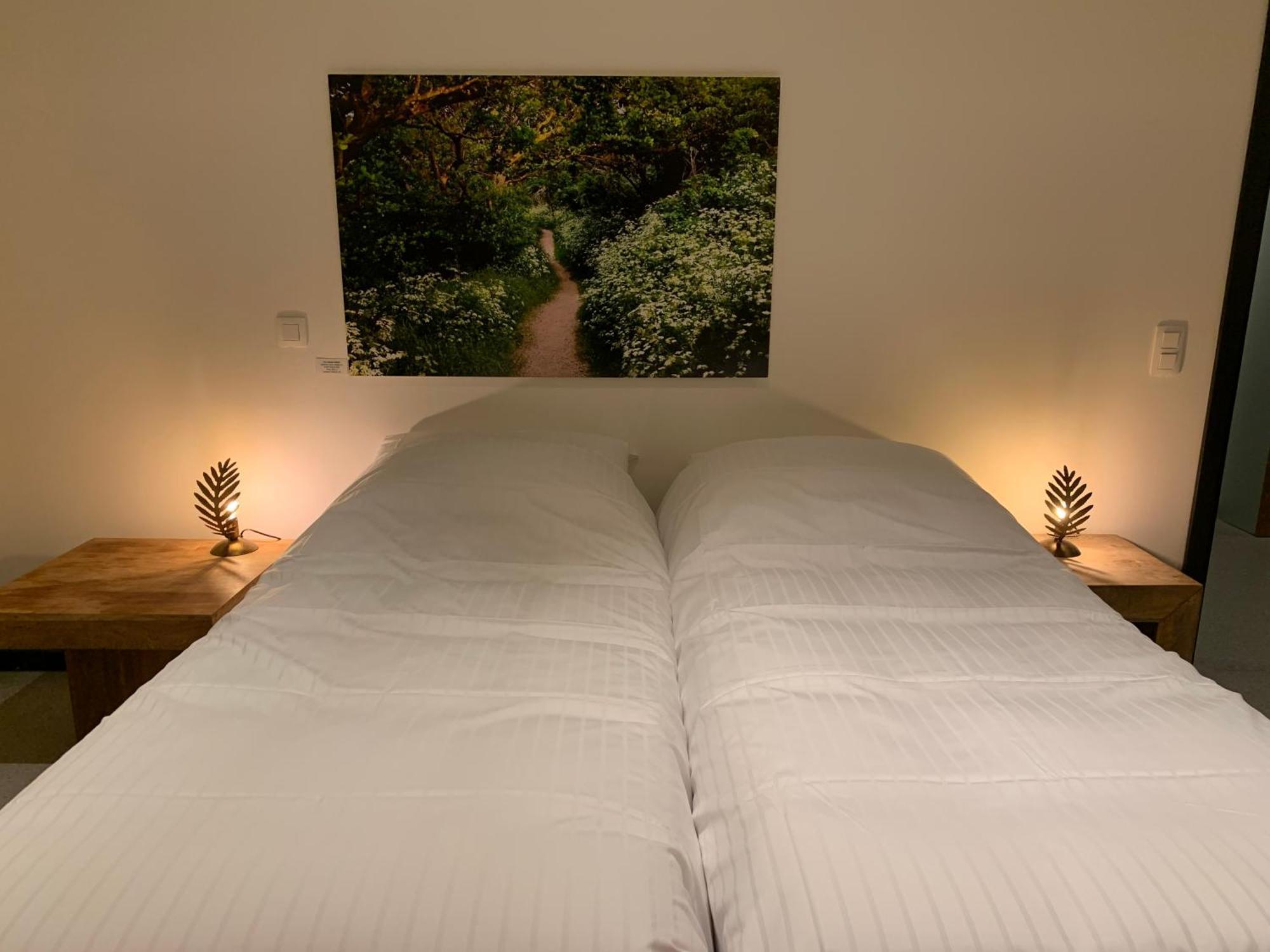 De Lotuspoort Met Mihr'S B&B In De Abdij Van Борнем Экстерьер фото