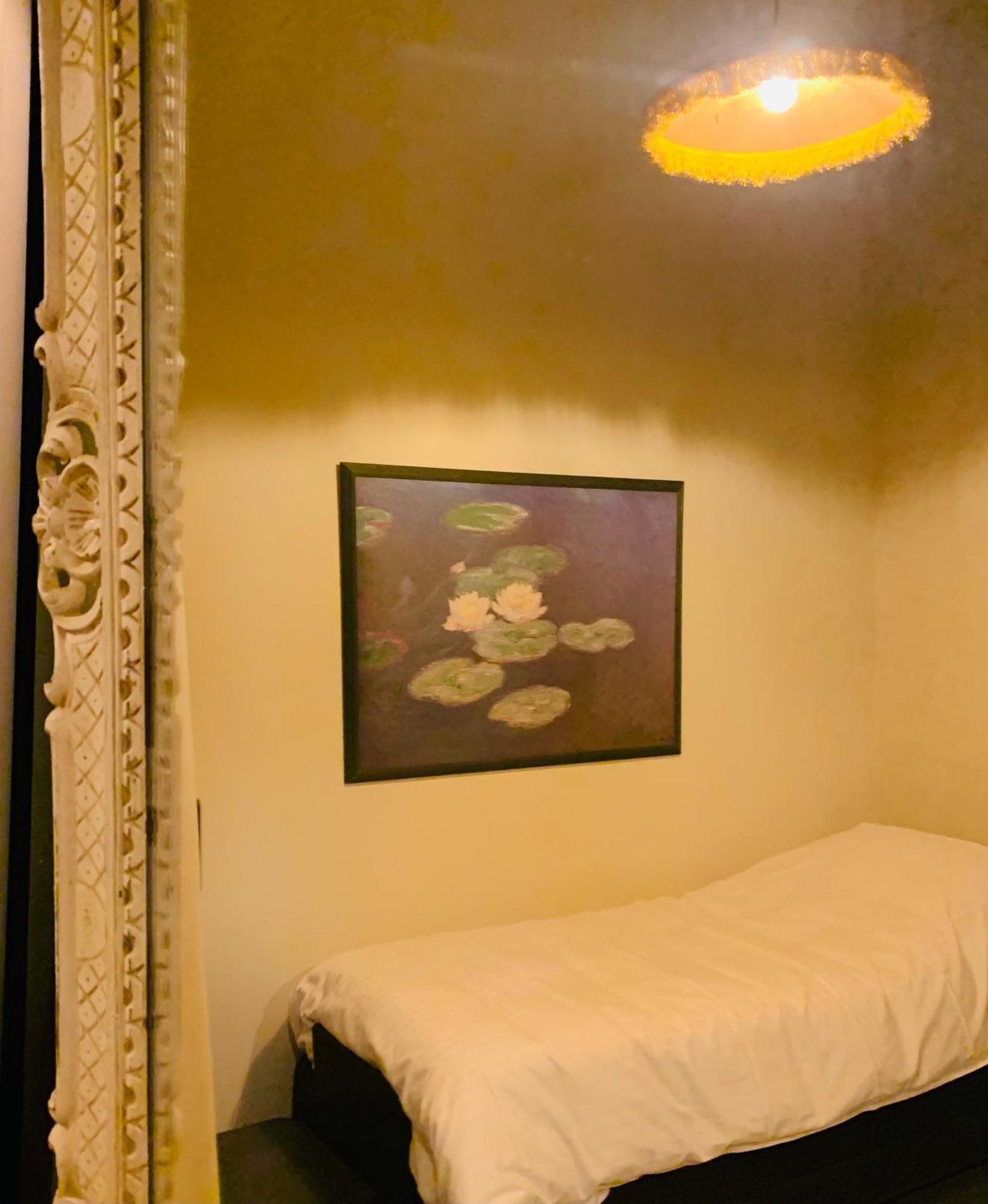 De Lotuspoort Met Mihr'S B&B In De Abdij Van Борнем Экстерьер фото
